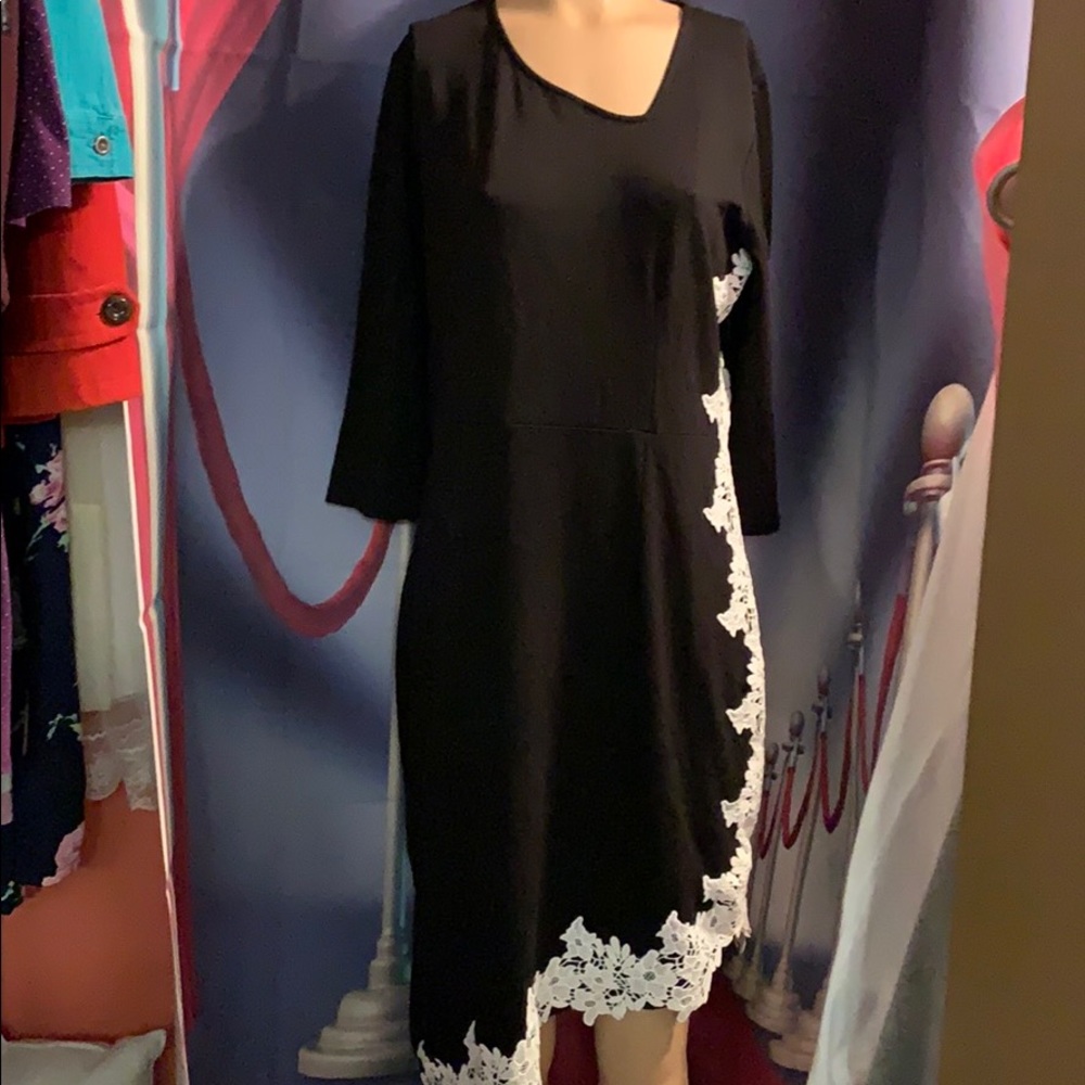 NWT Pretty Black dress with lace size xl.